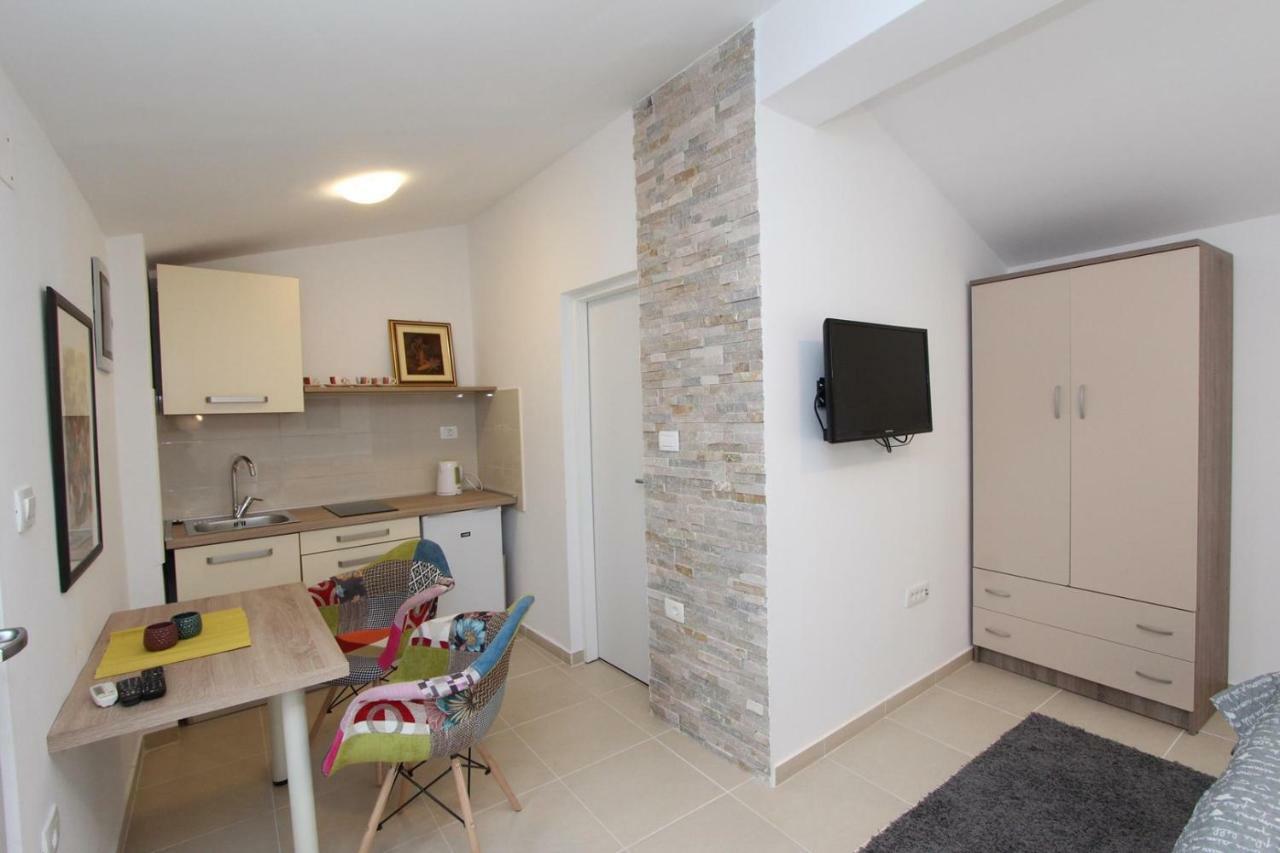 Apartments Sorriso Rovigno Esterno foto