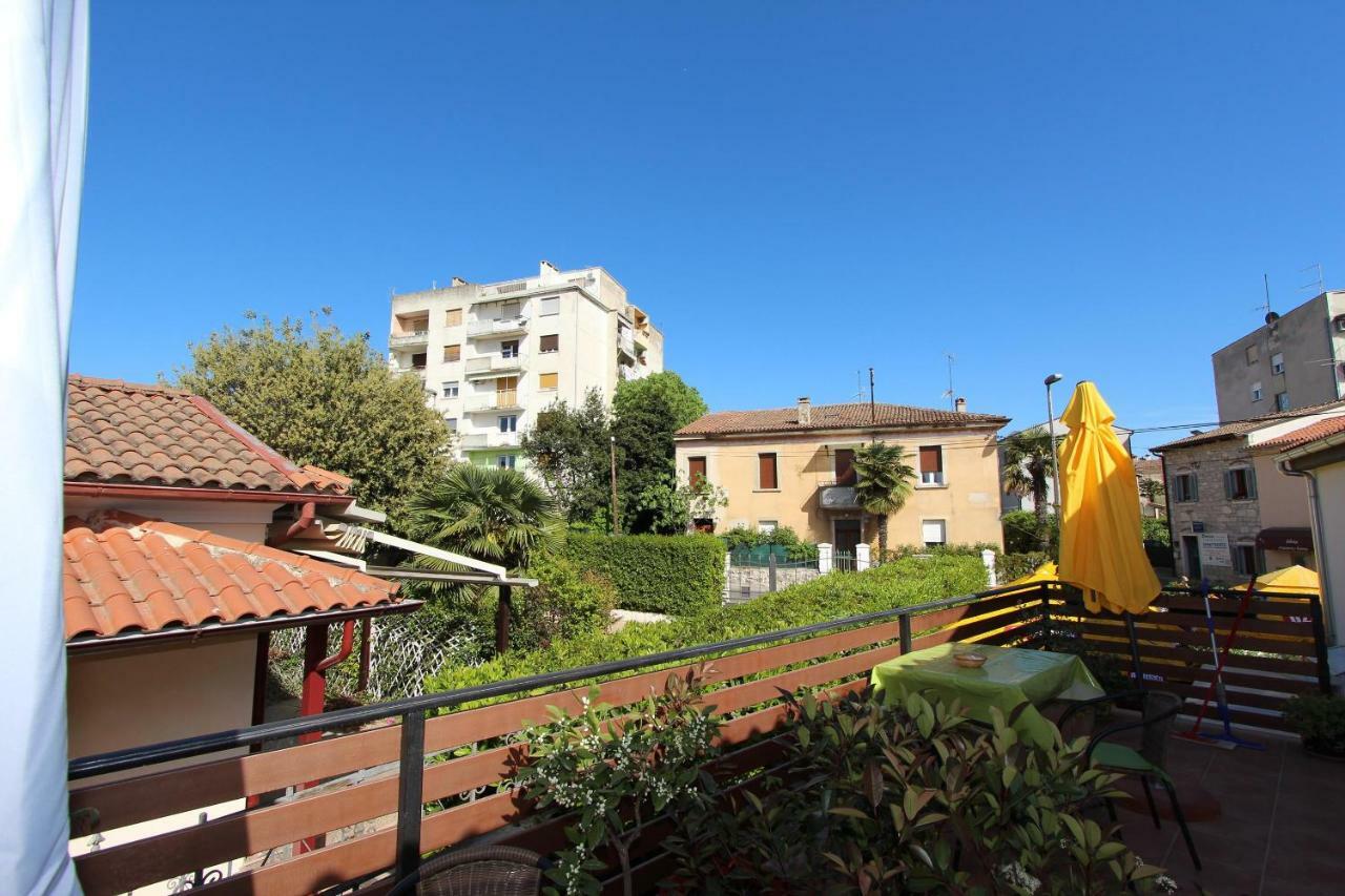 Apartments Sorriso Rovigno Esterno foto